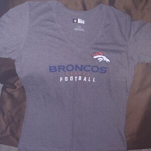 Women's Size Large NFL Broncos V-Neck